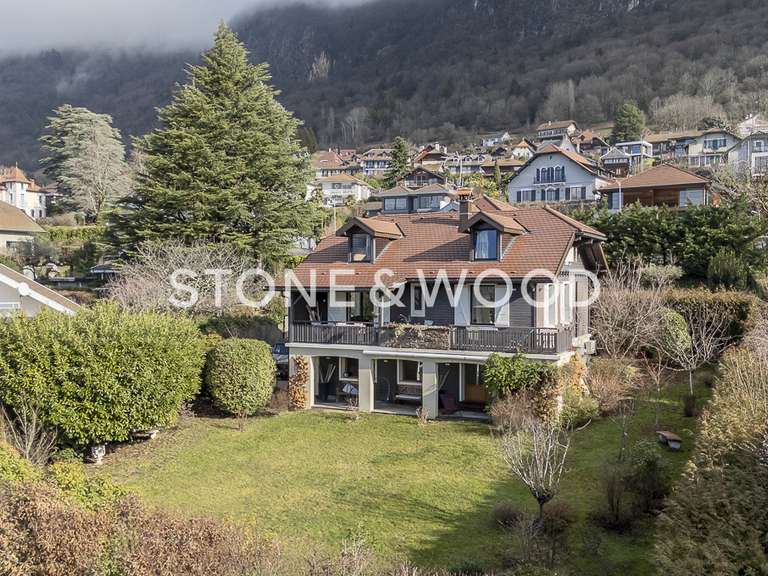 House Veyrier-du-Lac - 3 bedrooms - 219m²
