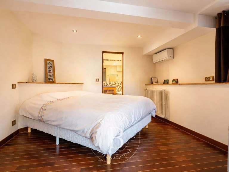 Maison Veyrier-du-Lac - 3 chambres - 219m²