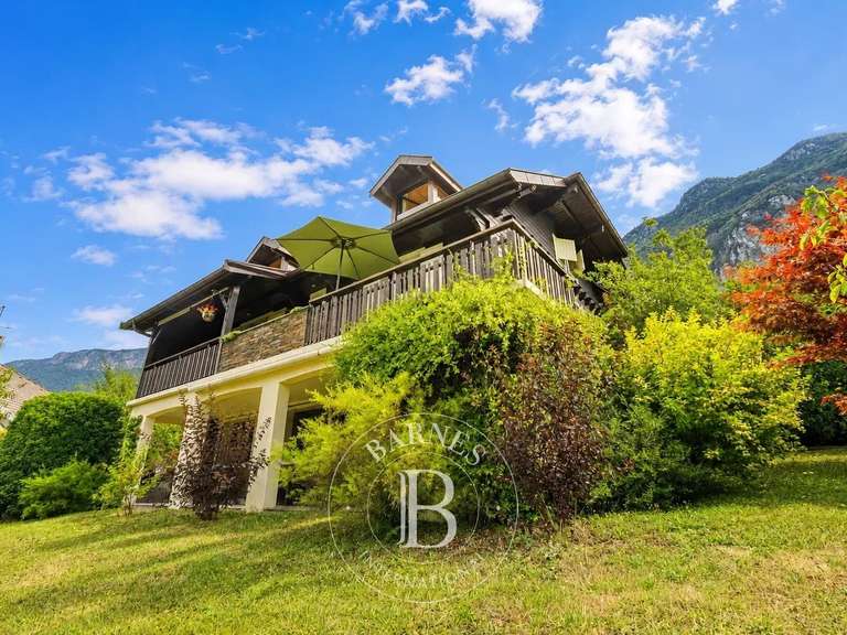Maison Veyrier-du-Lac - 3 chambres - 219m²