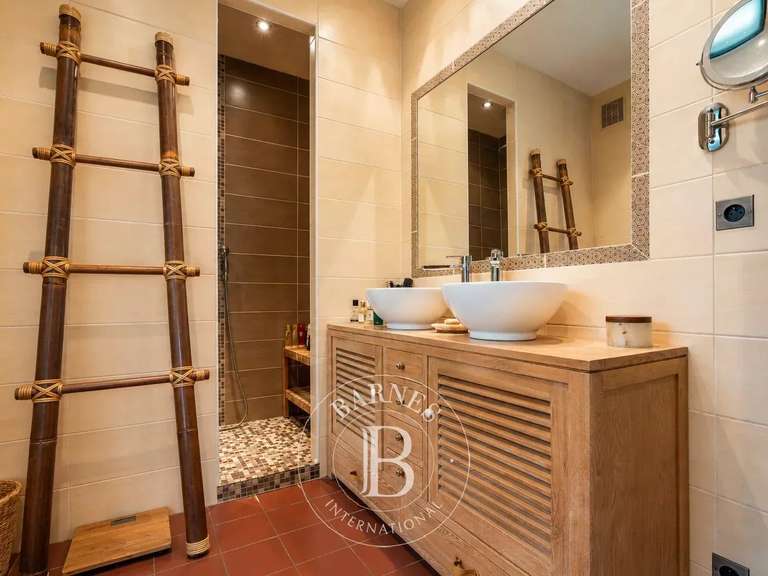 Maison Veyrier-du-Lac - 3 chambres - 219m²