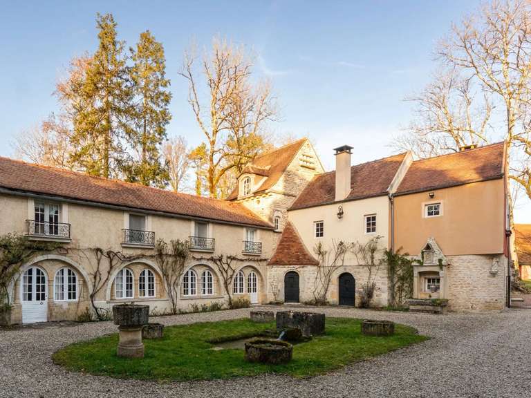 Propriété Vézelay - 8 chambres - 1700m²