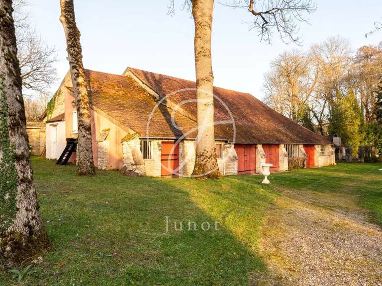 Propriété Vézelay - 8 chambres - 1700m²