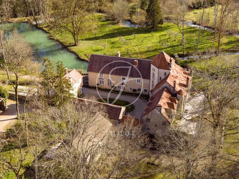 Propriété Vézelay - 8 chambres - 1700m²