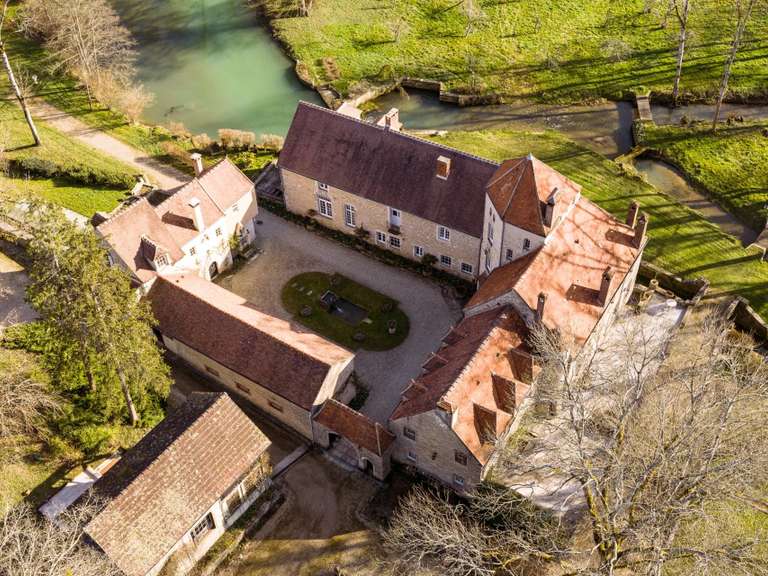 Propriété Vézelay - 8 chambres - 1700m²