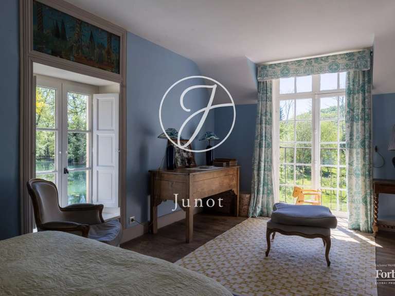 Propriété Vézelay - 8 chambres - 1700m²
