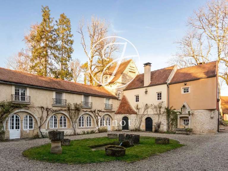 Propriété Vézelay - 8 chambres - 1700m²