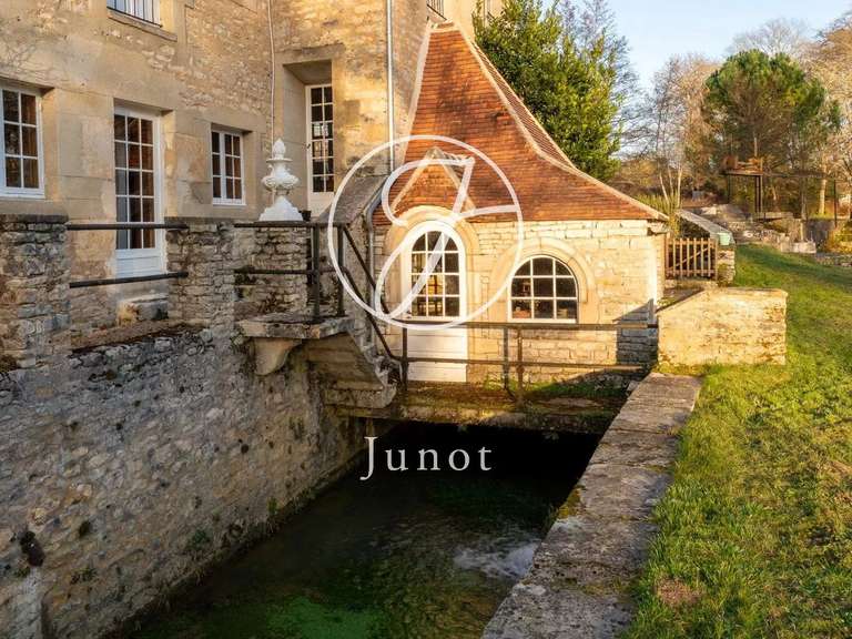 Propriété Vézelay - 8 chambres - 1700m²