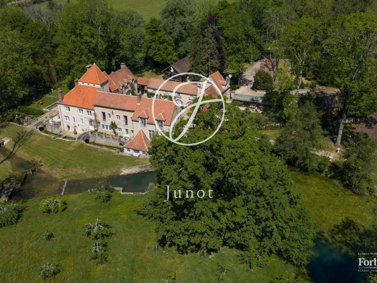Propriété Vézelay - 8 chambres - 1700m²