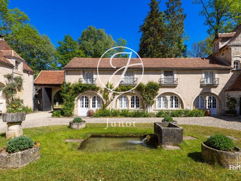 Propriété Vézelay - 8 chambres - 1700m²