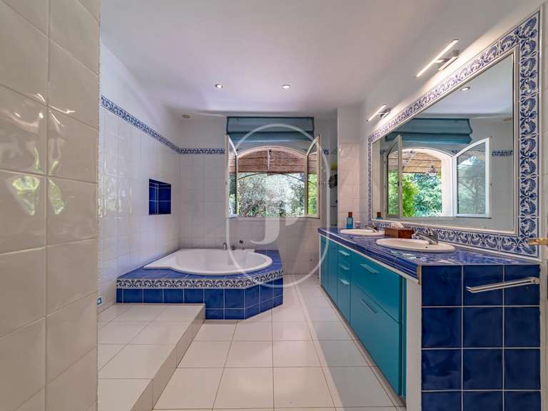 Maison Vézénobres - 4 chambres - 217m²