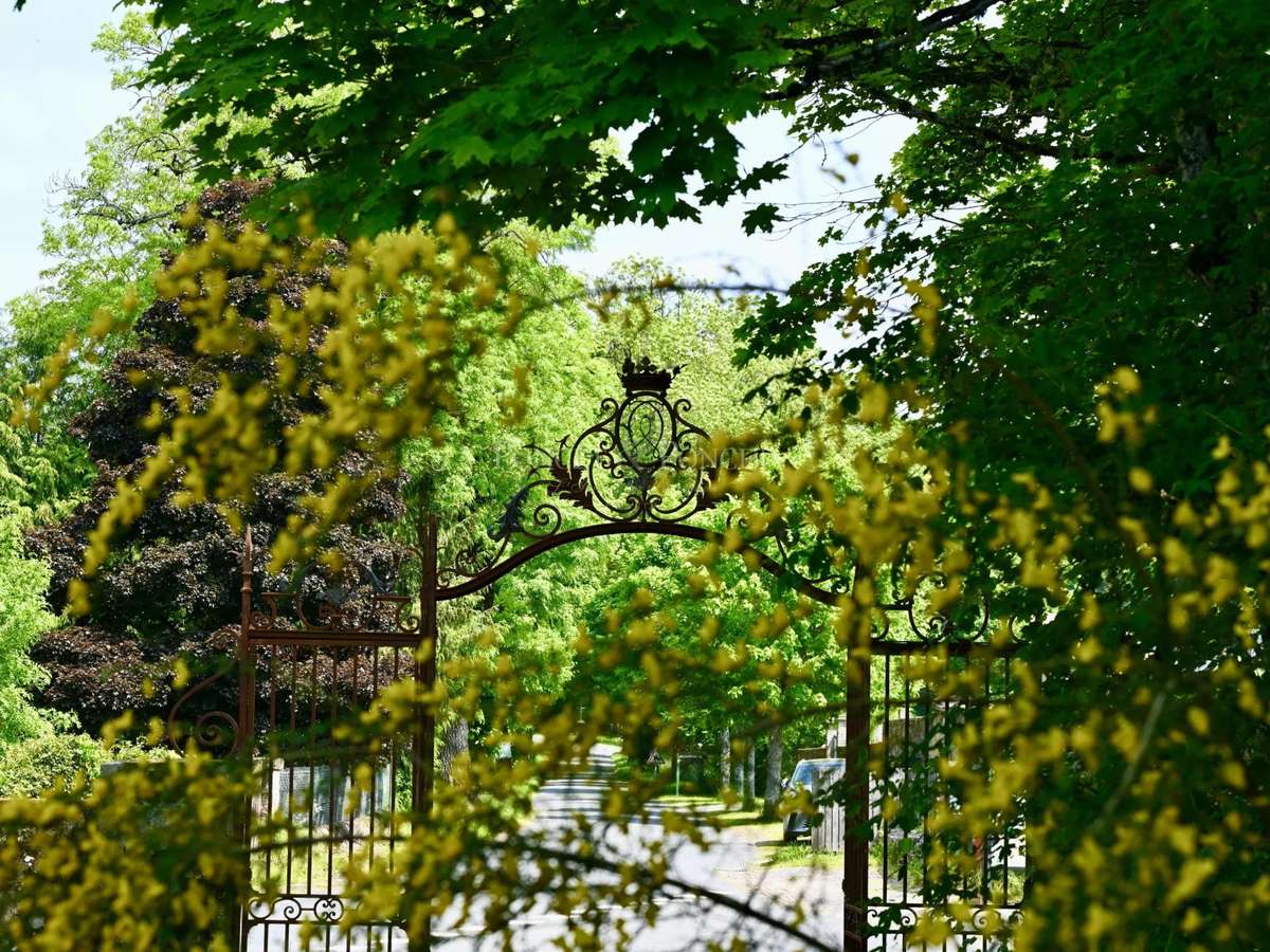 Château Vézins-de-Lévézou