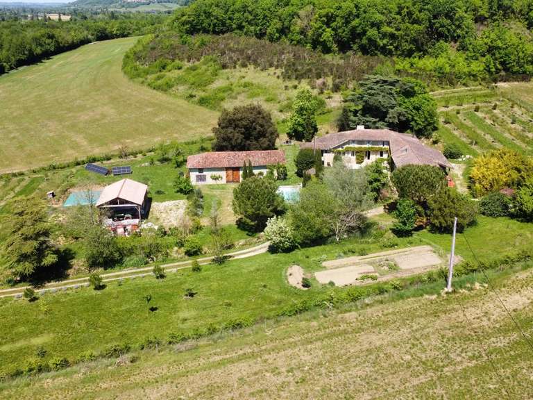 Maison Vic-Fezensac - 4 chambres - 300m²