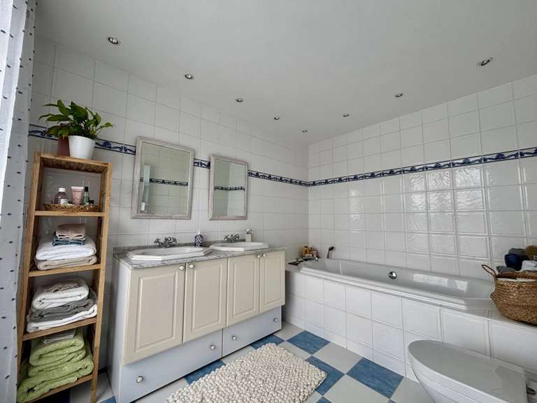 Maison Vic-Fezensac - 4 chambres - 325m²