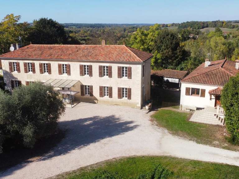 Maison Vic-Fezensac - 461m²