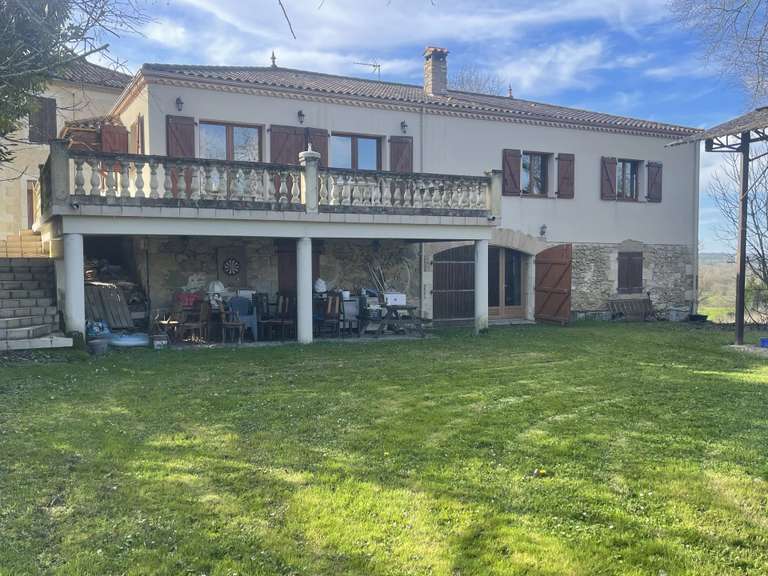 Maison Vic-Fezensac - 461m²