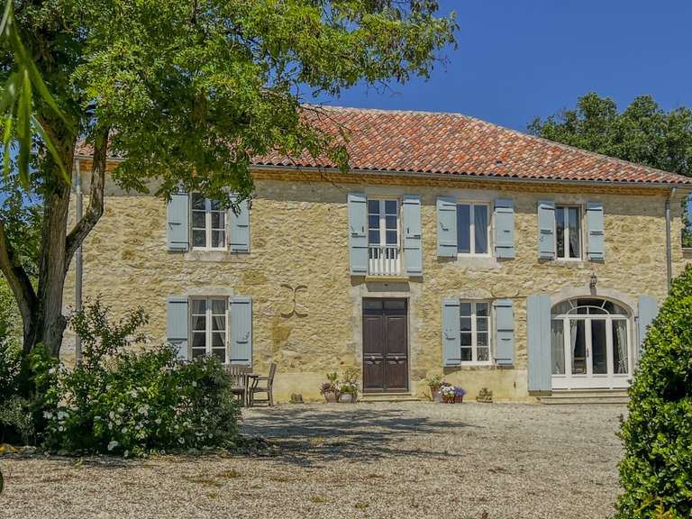 Maison Vic-Fezensac - 4 chambres - 330m²