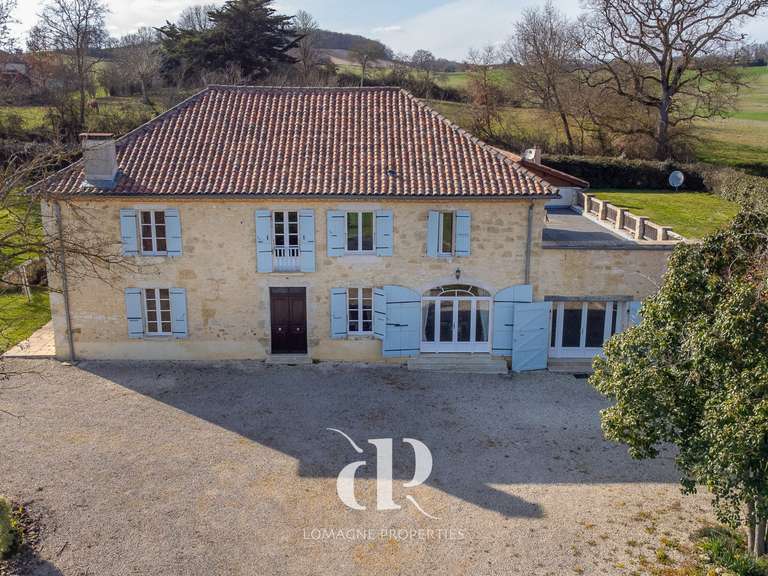 Maison Vic-Fezensac - 4 chambres - 330m²