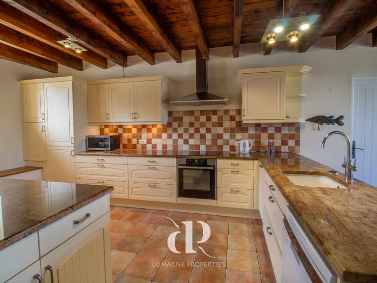 Maison Vic-Fezensac - 4 chambres - 330m²