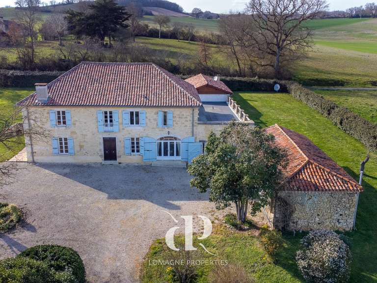 Maison Vic-Fezensac - 4 chambres - 330m²