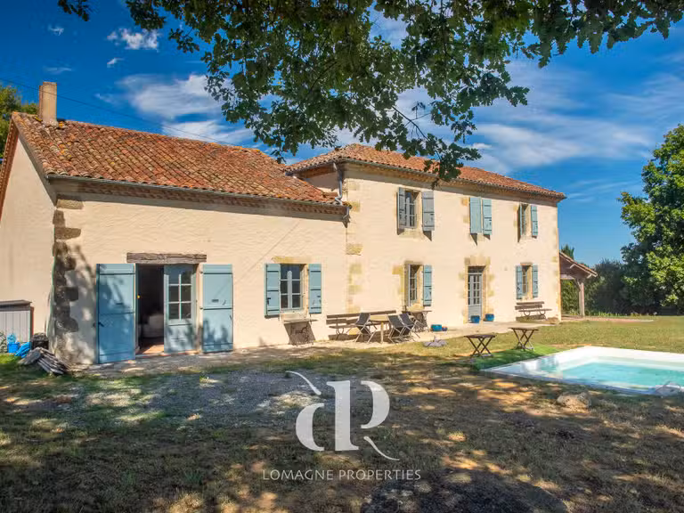 Maison Vic-Fezensac - 5 chambres - 360m²