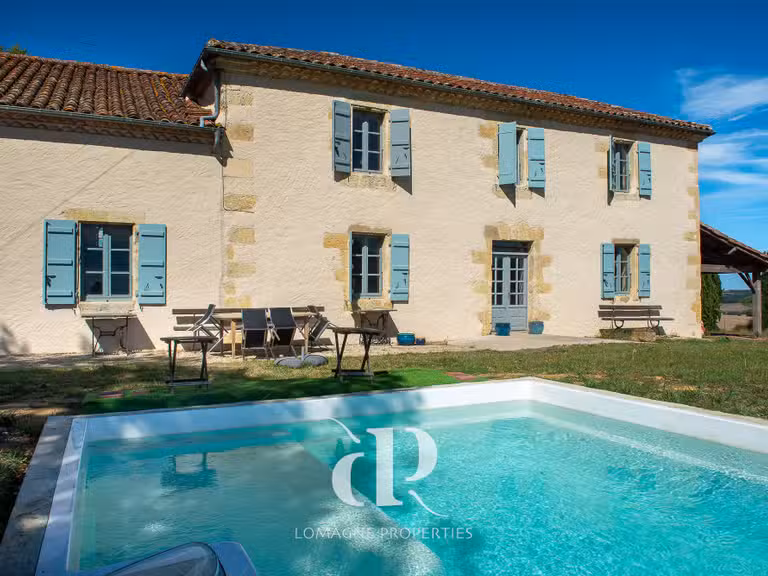Maison Vic-Fezensac - 5 chambres - 360m²