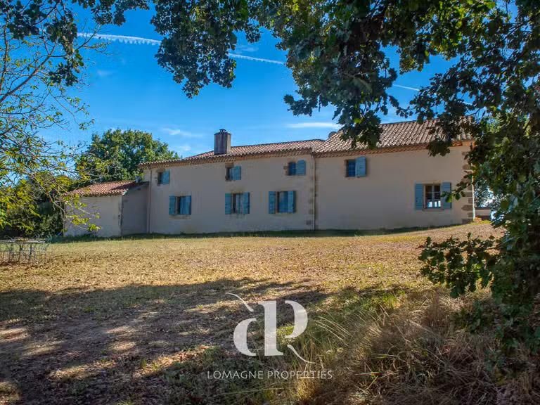 Maison Vic-Fezensac - 5 chambres - 360m²