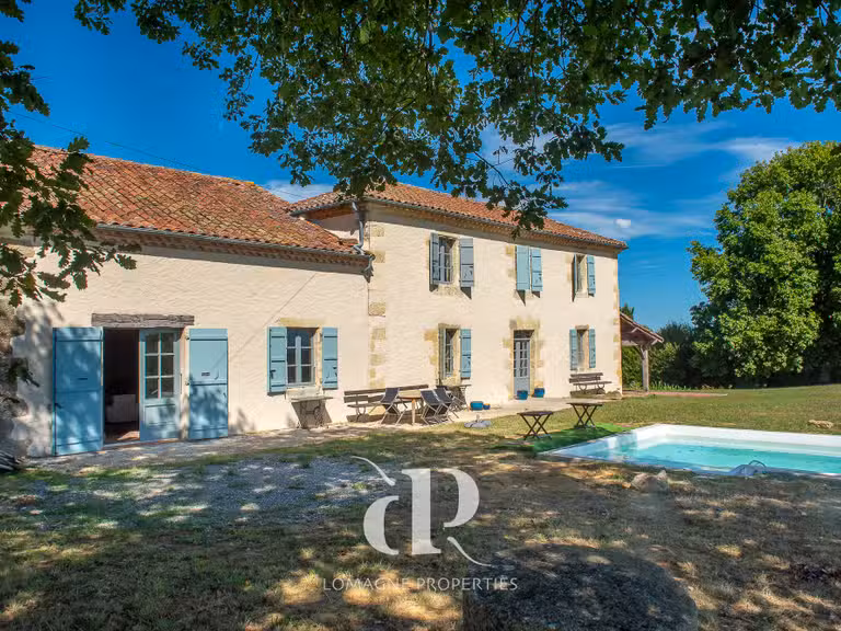 Maison Vic-Fezensac - 5 chambres - 360m²