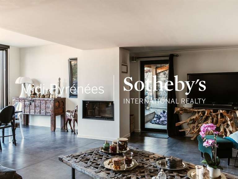 Maison Vic-le-Comte - 4 chambres - 395m²