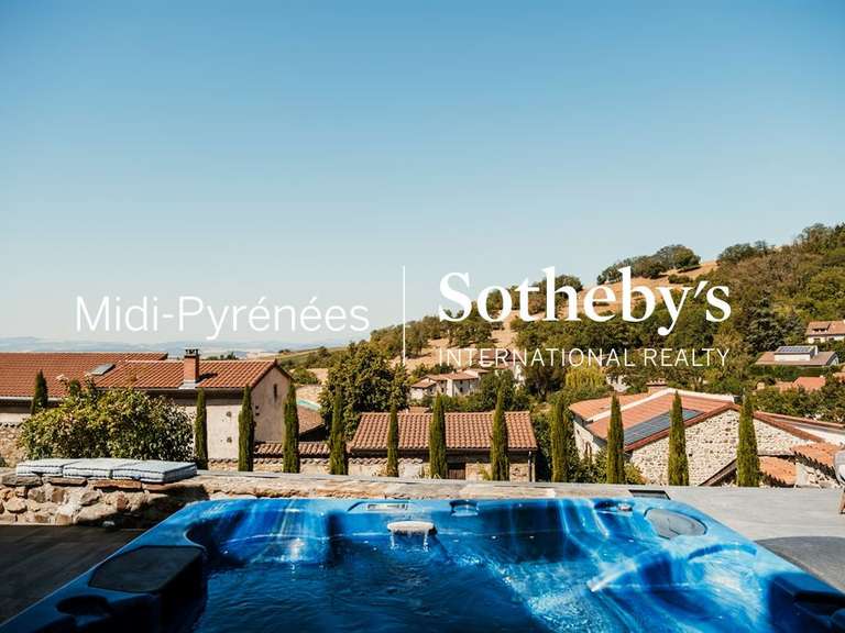 Maison Vic-le-Comte - 4 chambres - 395m²