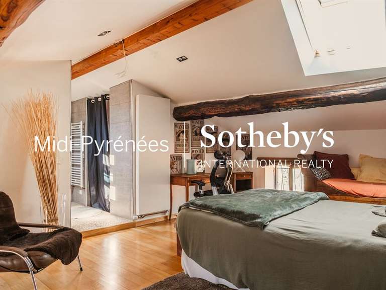 Maison Vic-le-Comte - 4 chambres - 395m²