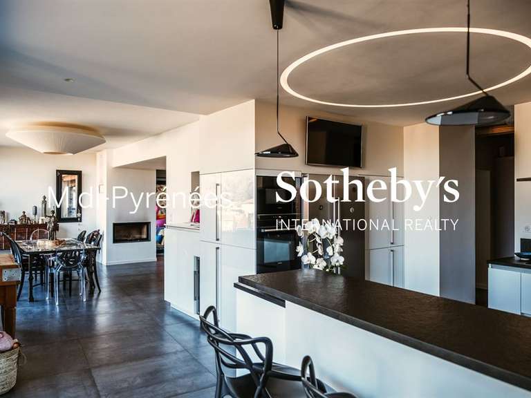 Maison Vic-le-Comte - 4 chambres - 395m²