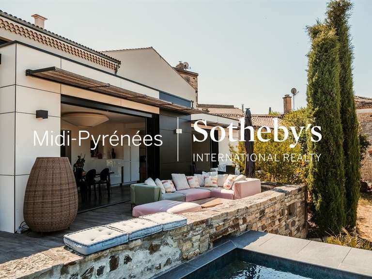 Maison Vic-le-Comte - 4 chambres - 395m²
