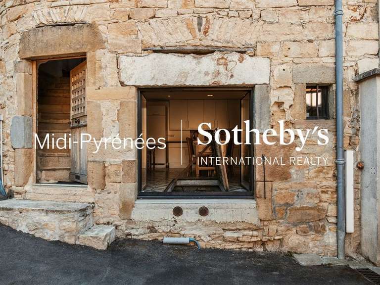 Maison Vic-le-Comte - 4 chambres - 395m²