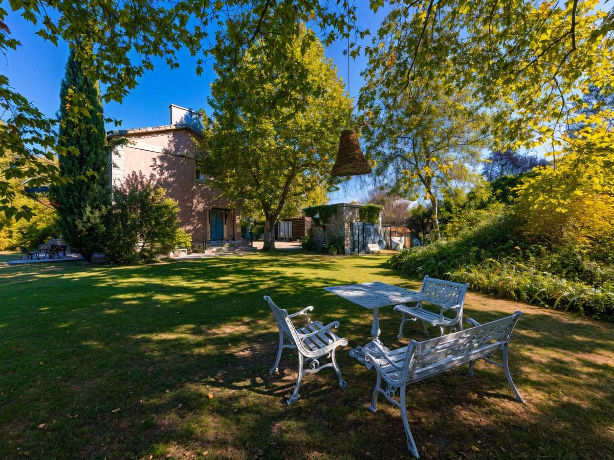 Maison Vic-le-Fesq