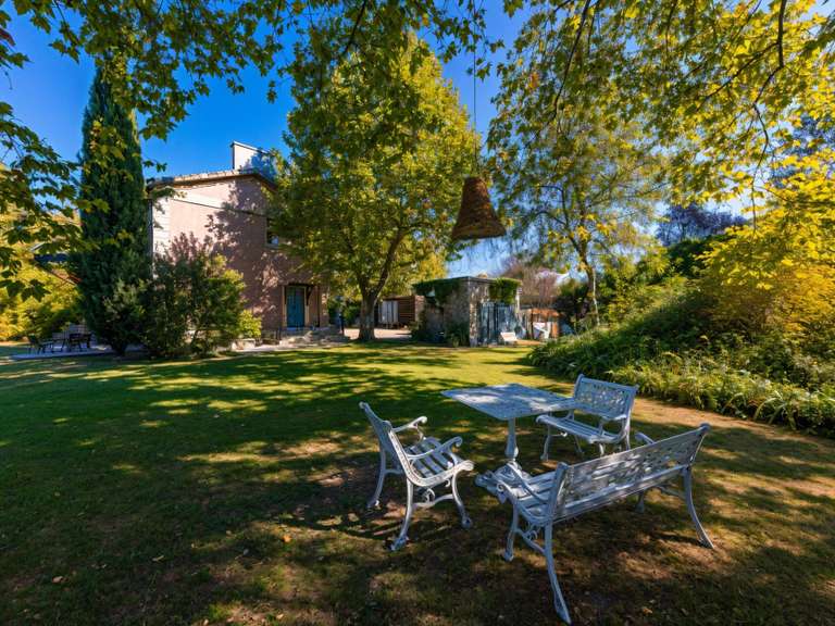 Maison Vic-le-Fesq - 4 chambres - 136m²