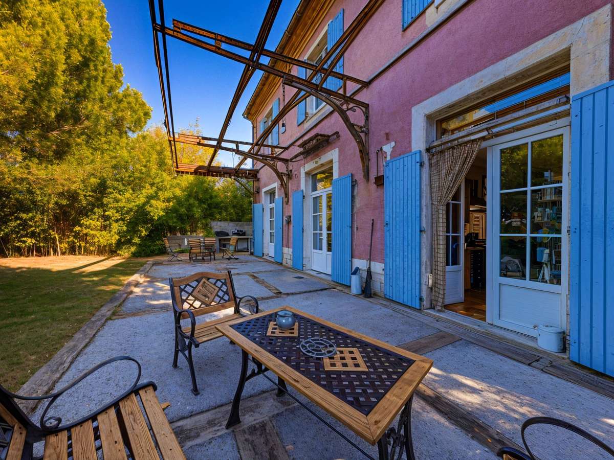 Maison Vic-le-Fesq