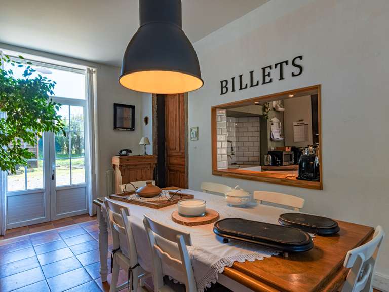 Maison Vic-le-Fesq - 4 chambres - 136m²