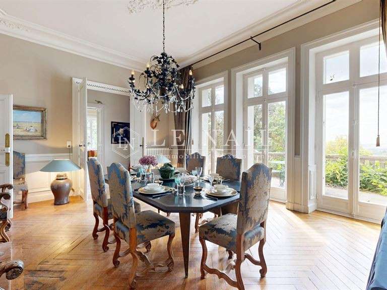 Castle Vichy - 7 bedrooms - 320m²