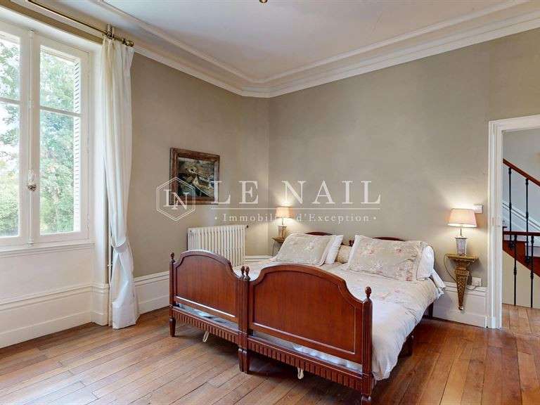 Castle Vichy - 7 bedrooms - 320m²