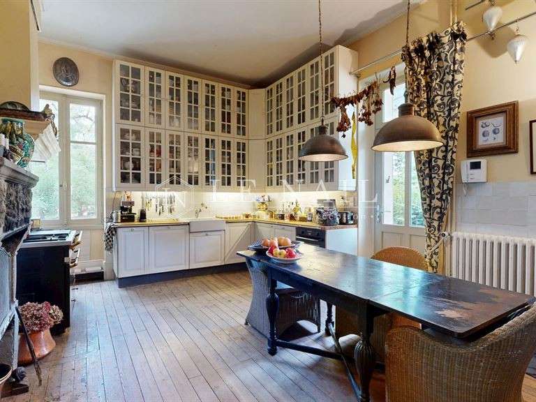 Castle Vichy - 7 bedrooms - 320m²