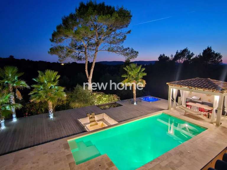 Maison Vidauban - 3 chambres - 165m²
