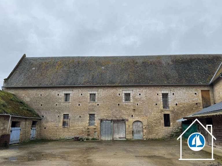 Castle Vienne-en-Bessin
