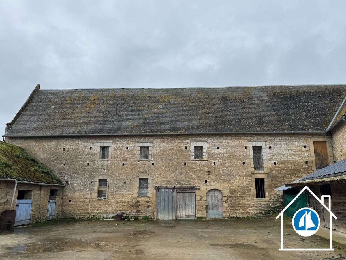 Castle Vienne-en-Bessin