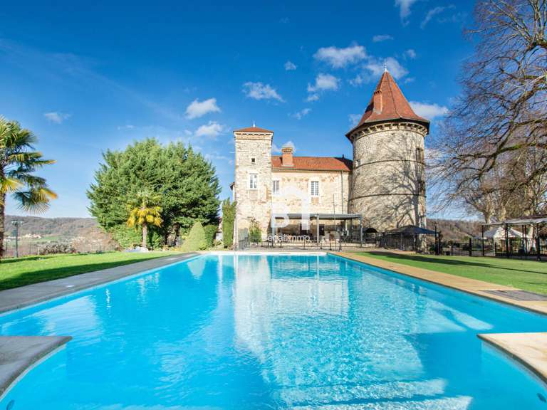 House Vignieu - 44 bedrooms - 5000m²