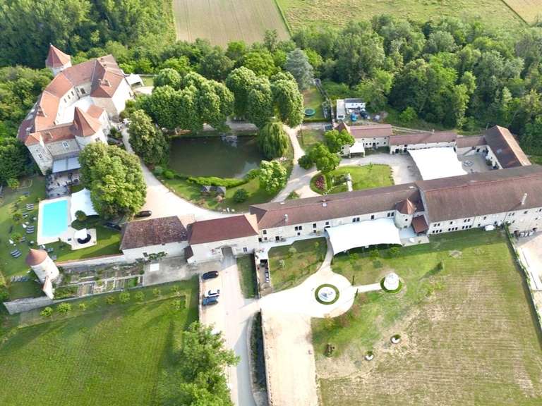 House Vignieu - 44 bedrooms - 5000m²