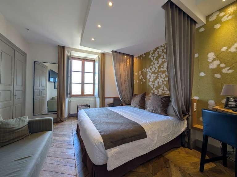 Maison Vignieu - 44 chambres - 5000m²