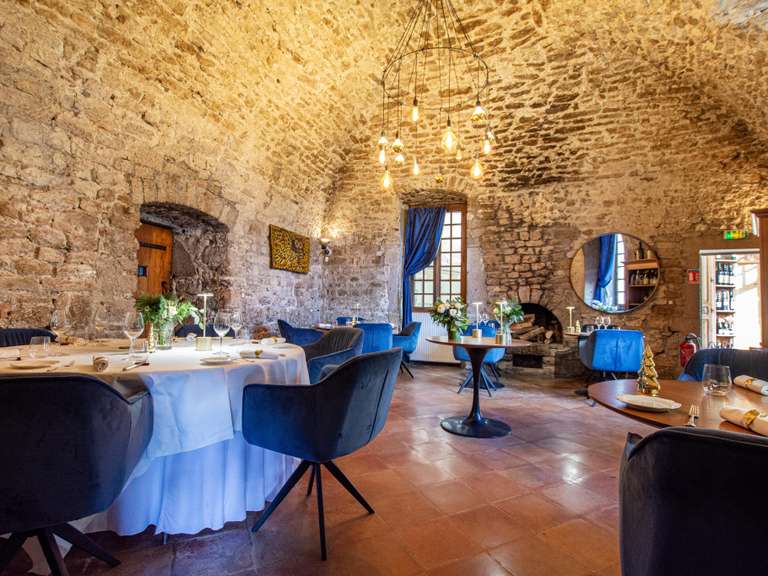 Maison Vignieu - 44 chambres - 5000m²