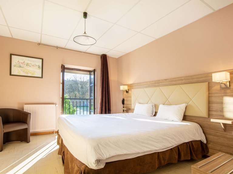 Maison Vignieu - 44 chambres - 5000m²