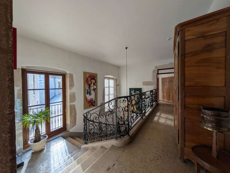 Maison Vignieu - 44 chambres - 5000m²