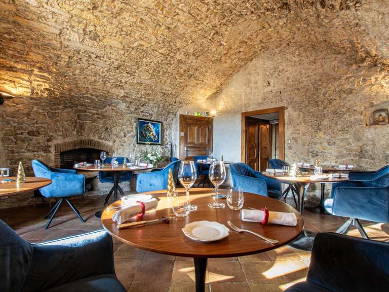 Maison Vignieu - 44 chambres - 5000m²